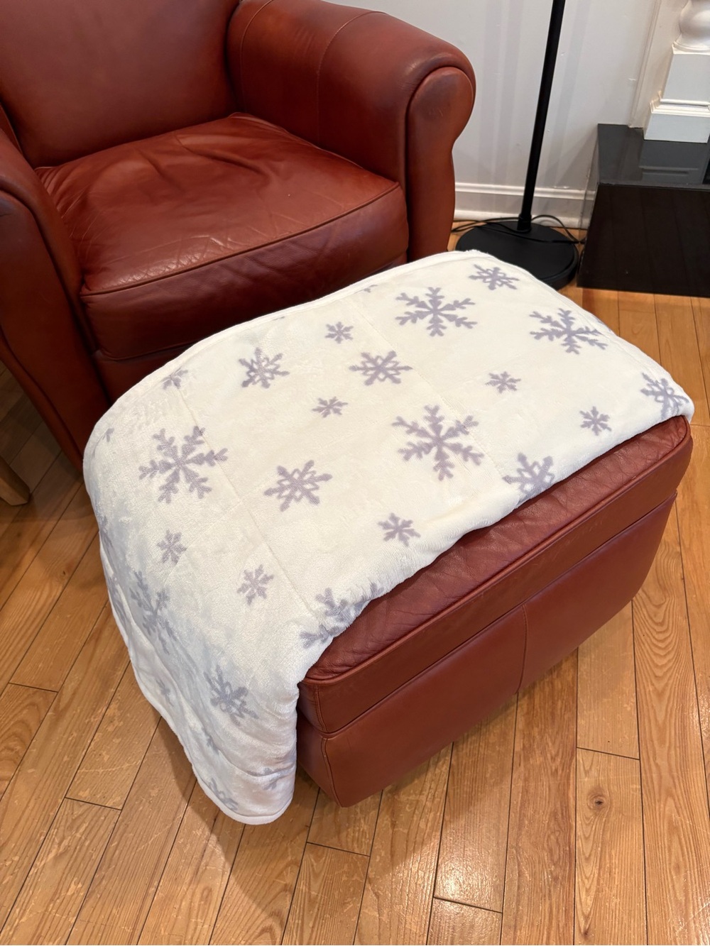 Cuddl Duds White Throw Blanket with Light Gray Snowflakes-2 sided fleece-50”x60”